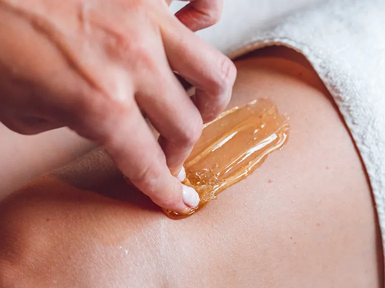 Vax och sugaring hos Liudmyla Shrol - Hudspecialist